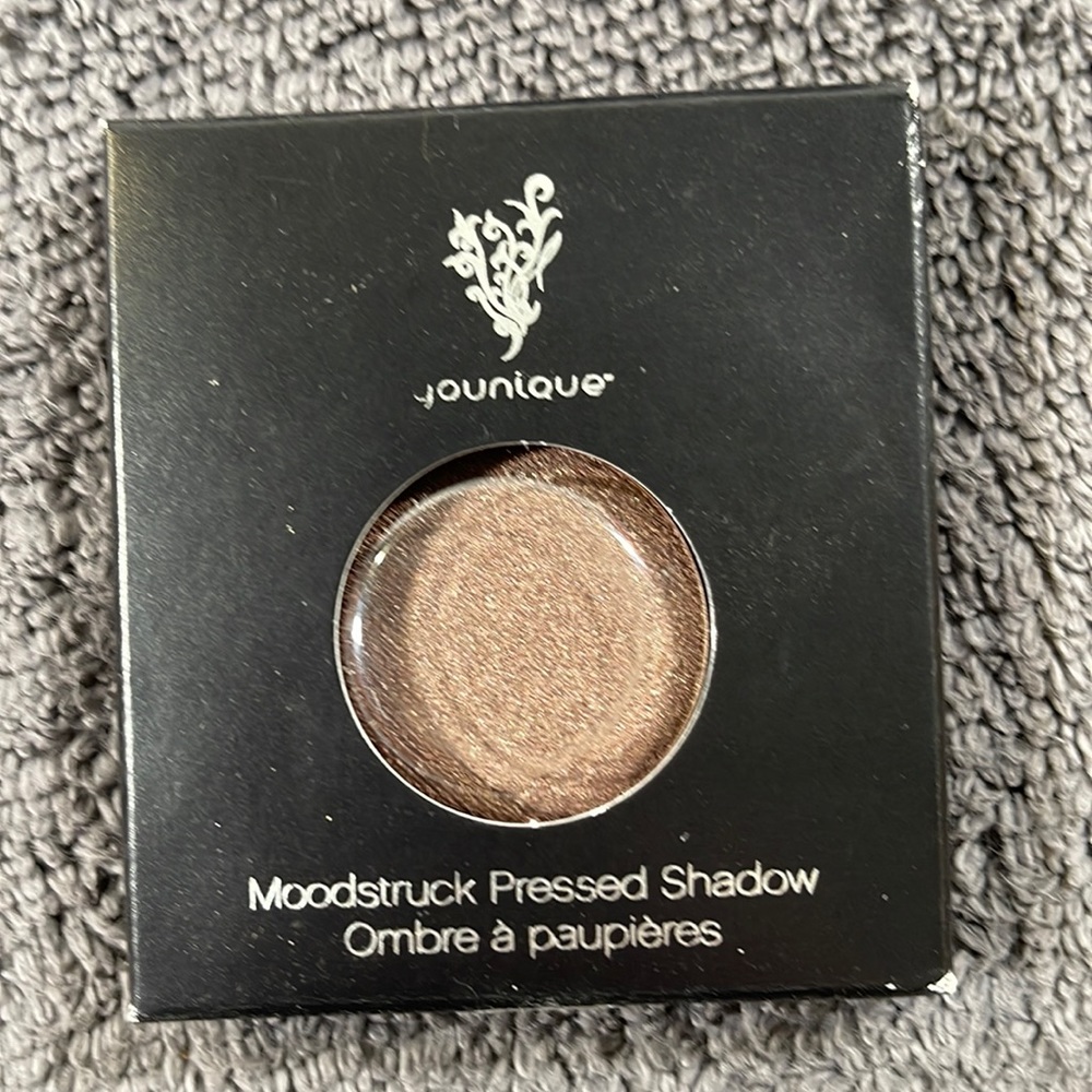 DELICIOUS! Younique Moodstruck Pressed Shadow-new